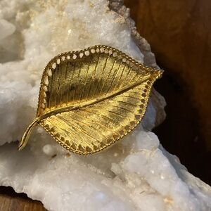 BSK Vintage Gold Tone Single Leaf Brooch 2” x 1.5”
